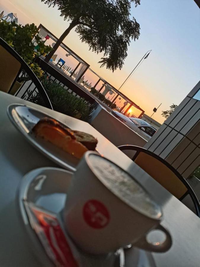 Hotel Continental بيلاريا-إيجيا مارينا المظهر الخارجي الصورة