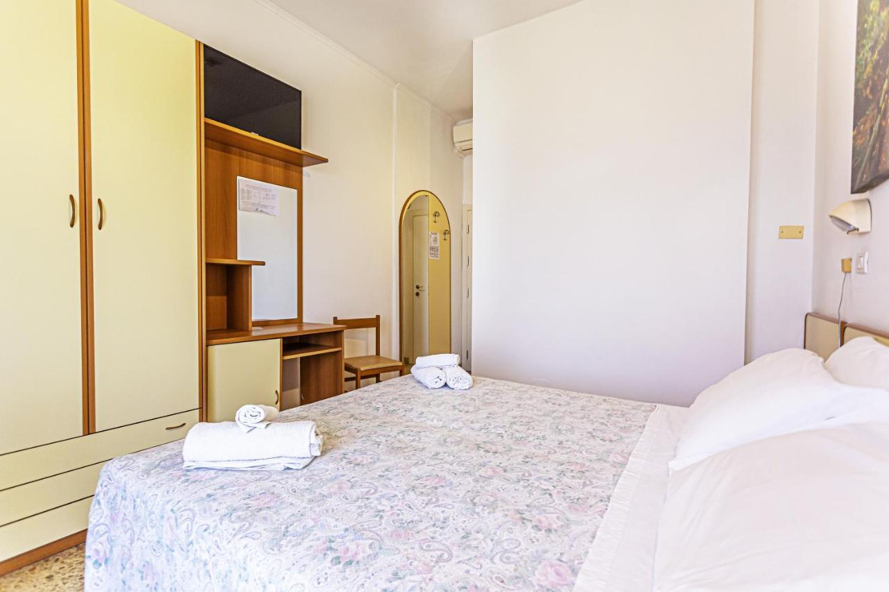 Hotel Continental بيلاريا-إيجيا مارينا المظهر الخارجي الصورة