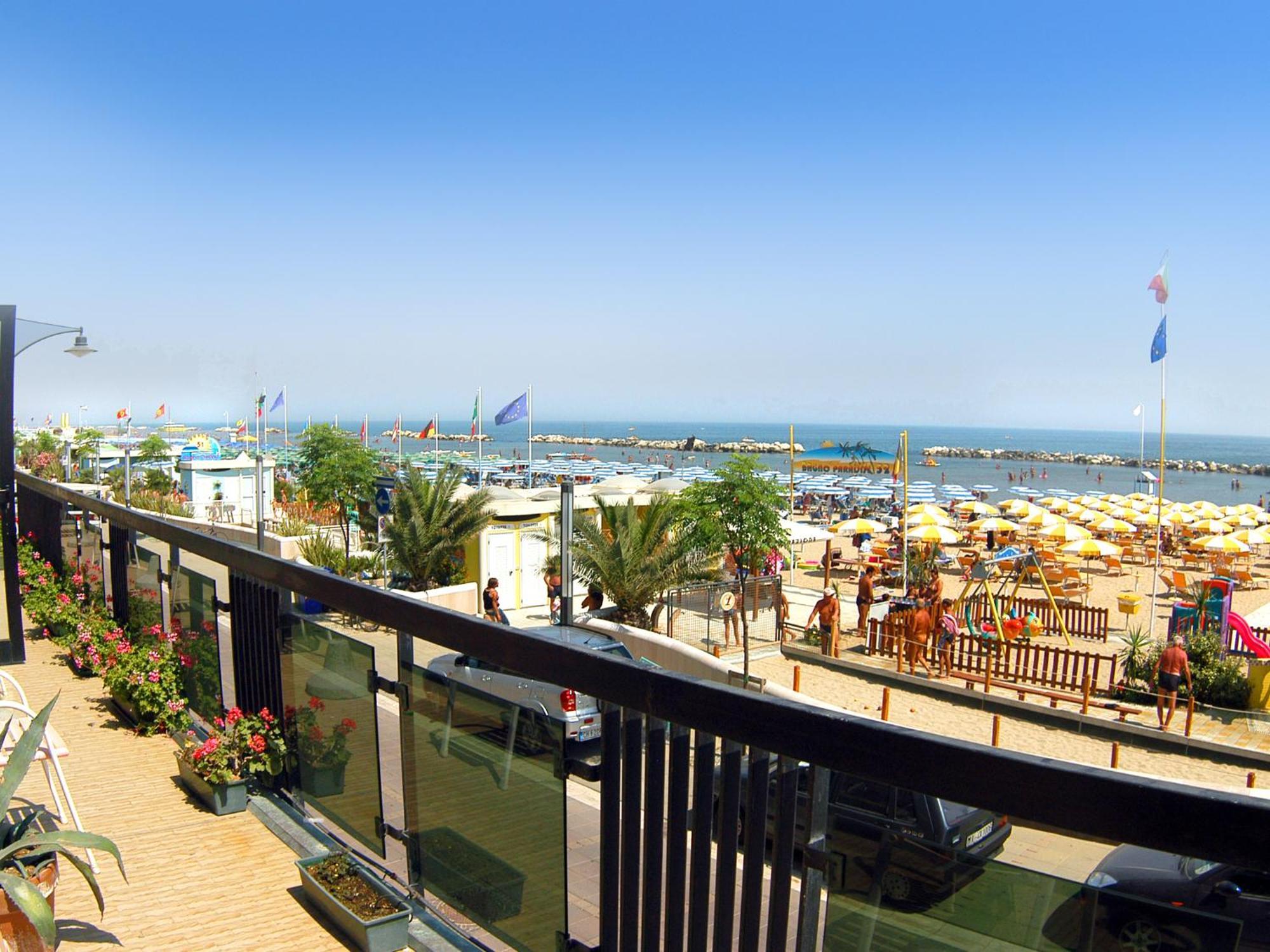 Hotel Continental بيلاريا-إيجيا مارينا المظهر الخارجي الصورة
