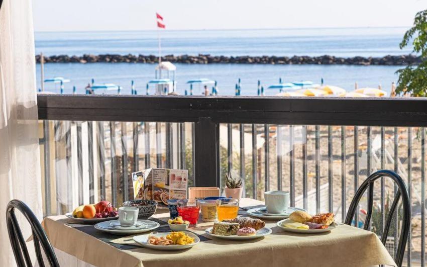Hotel Continental بيلاريا-إيجيا مارينا المظهر الخارجي الصورة